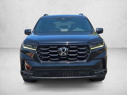 Used 2025 Honda Pilot Sport image 2