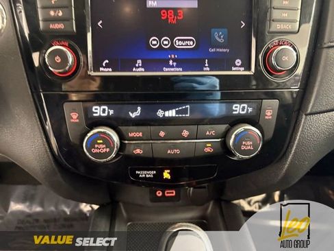 Used 2020 Nissan Rogue SV AWD/4WD image 18