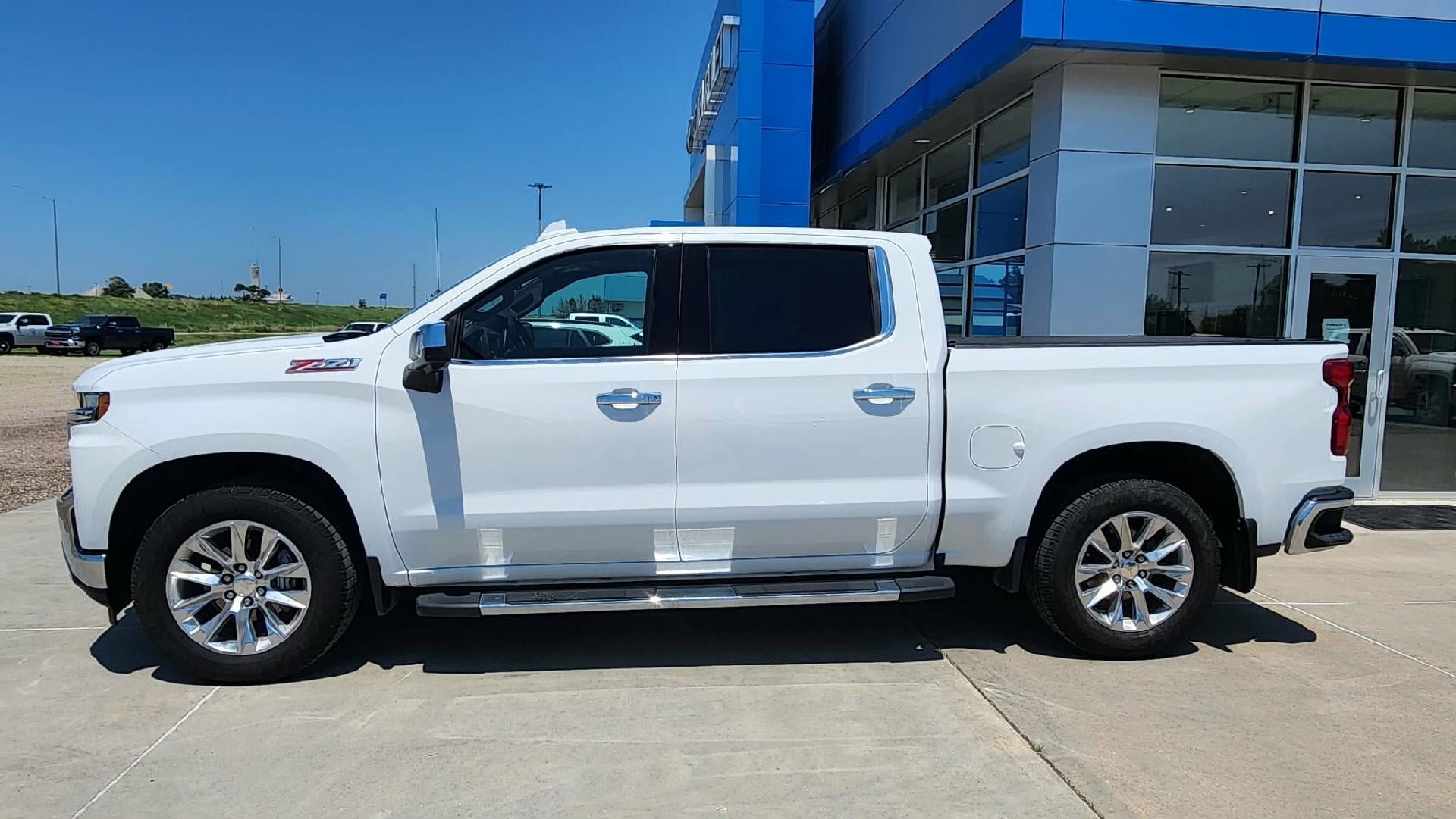 Used 2020 Chevrolet Silverado 1500 LTZ w/ LTZ Premium Package AWD/4WD image 3