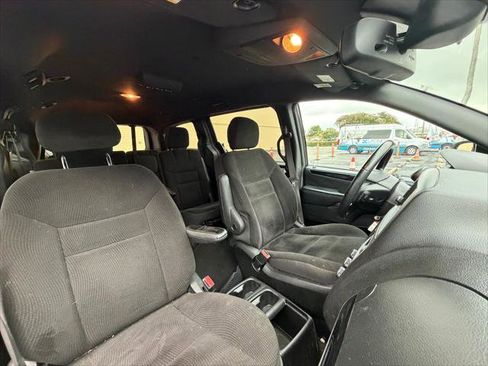 Used 2018 Dodge Grand Caravan SE image 13