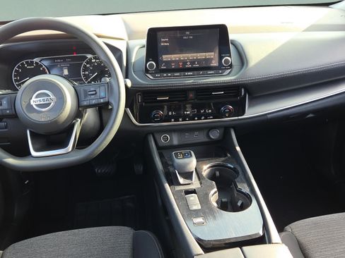 Used 2021 Nissan Rogue SV FWD image 12
