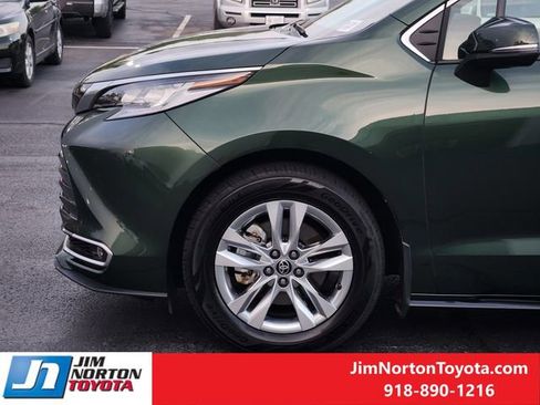 Used 2025 Toyota Sienna Limited AWD/4WD image 9