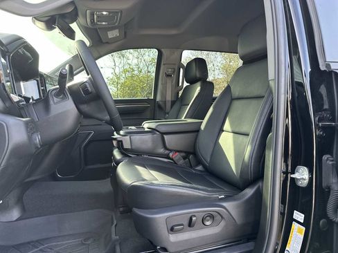 Used 2025 Chevrolet Silverado 1500 RST image 2