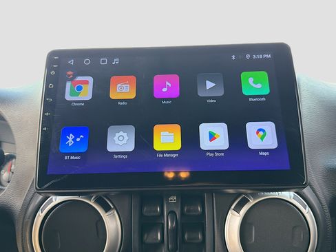 Used 2015 Jeep Wrangler Unlimited Sahara w/ Connectivity Group image 25