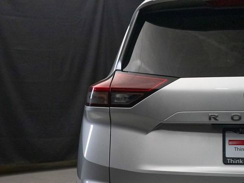 Used 2024 Nissan Rogue SV image 12