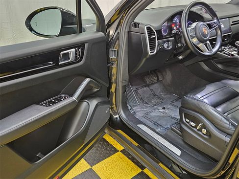 Used 2019 Porsche Cayenne Base image 20