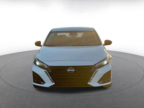 Used 2025 Nissan Altima 2.5 SV image 4