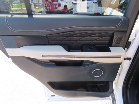 Used 2022 Ford Expedition Platinum RWD image 20