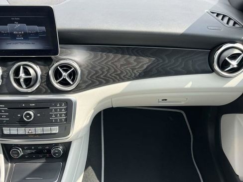 Used 2020 Mercedes-Benz GLA 250 w/ Premium Package image 18