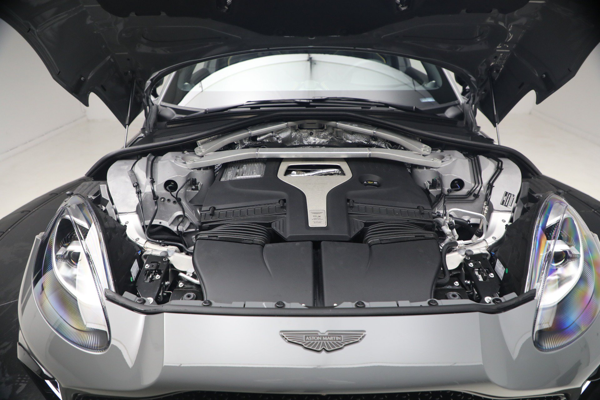Used 2026 Aston Martin DBX S AWD/4WD image 39