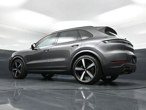Used 2025 Porsche Cayenne AWD/4WD image 25