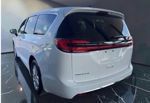 Used 2023 Chrysler Pacifica Touring-L FWD image 3
