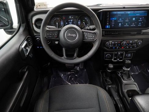 Used 2024 Jeep Wrangler Unlimited w/ Convenience Group image 24