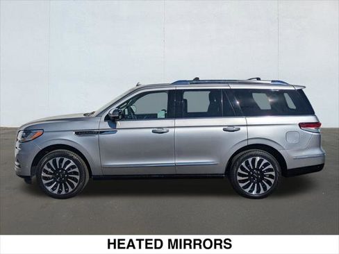 Used 2024 Lincoln Navigator Black Label image 2