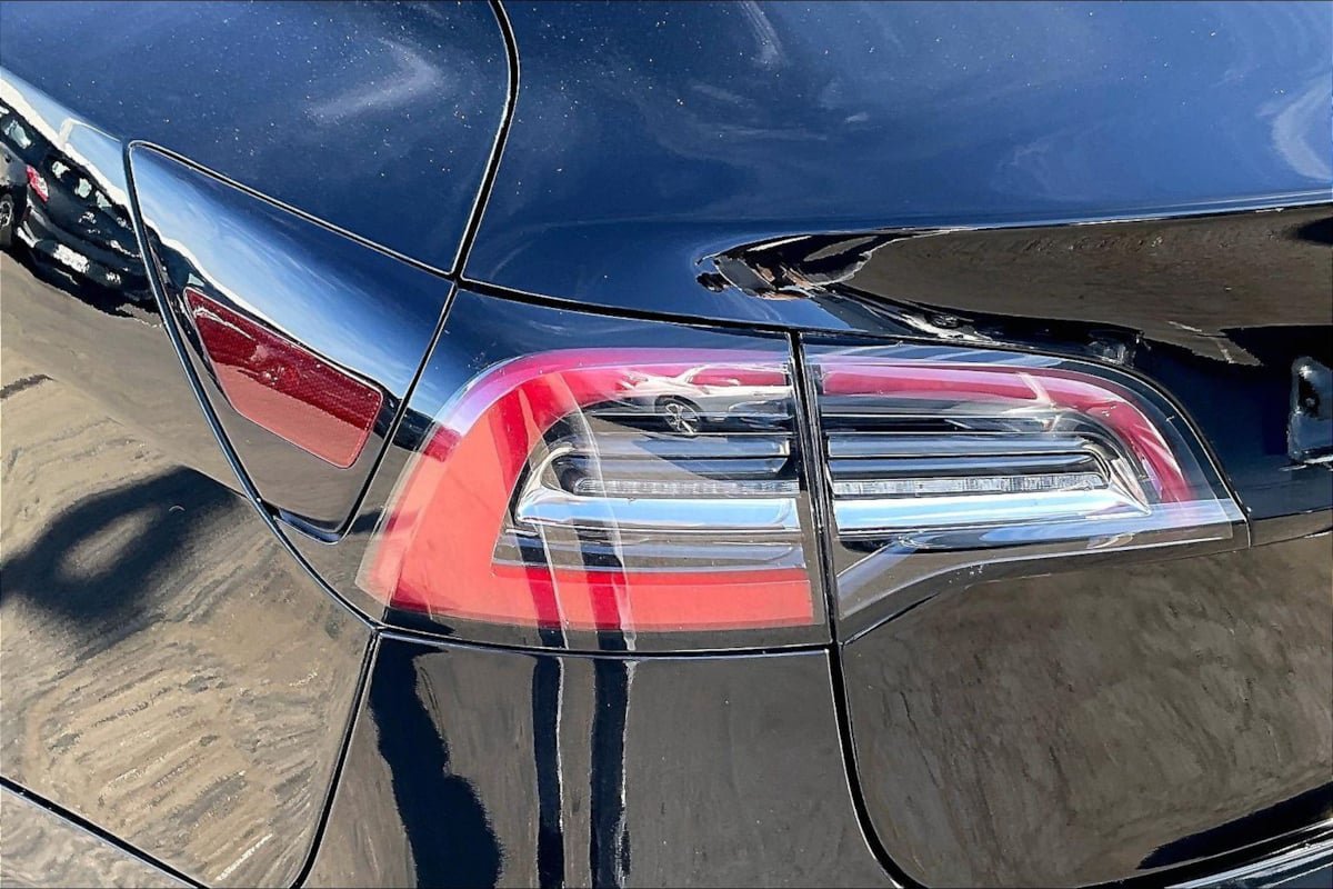 Used 2022 Tesla Model 3 Long Range AWD/4WD image 24