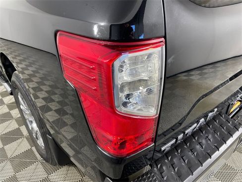 Used 2017 Nissan Titan SV image 18