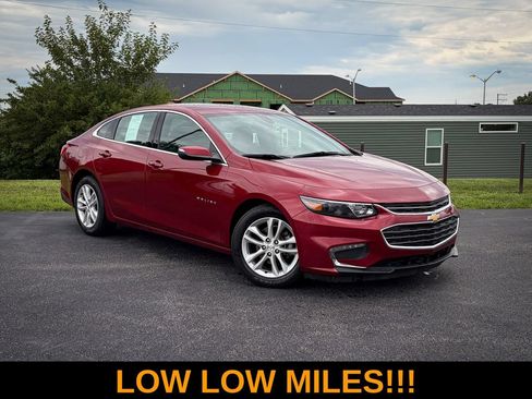 Used 2018 Chevrolet Malibu LT FWD image 1