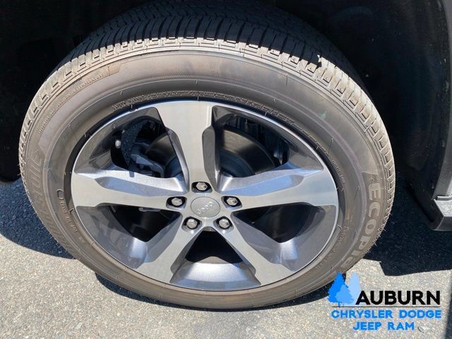 Used 2026 Jeep Grand Cherokee Limited AWD/4WD image 9