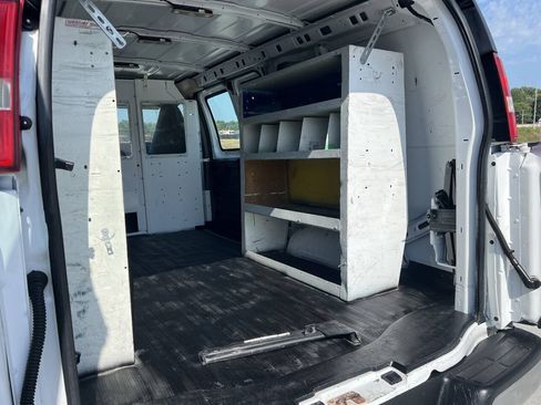 Used 2016 Chevrolet Express 2500 RWD image 16