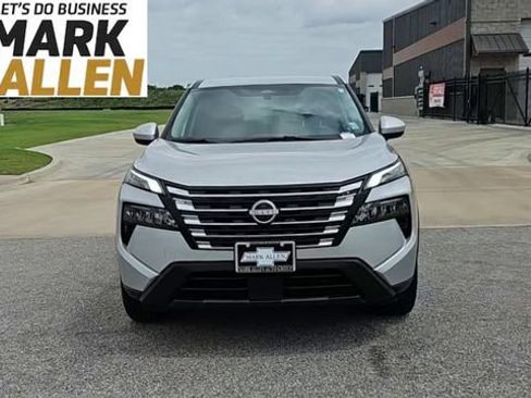 Used 2025 Nissan Rogue SV FWD image 3