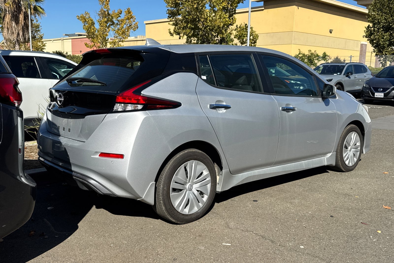 Certified 2025 Nissan Leaf S FWD image 5