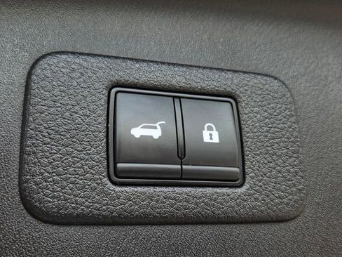 Used 2024 Nissan Armada SL w/ Captain's Chairs Package image 17