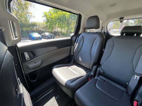Used 2026 Kia Carnival FWD image 37
