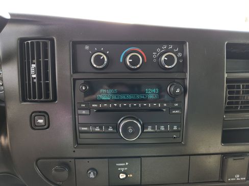 Used 2017 Chevrolet Express 3500 image 12