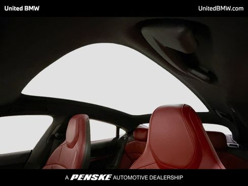 Used 2022 Porsche Taycan image 12