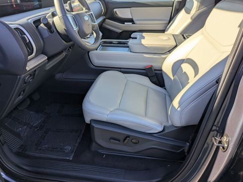 Used 2025 Ford Expedition Max Active image 13