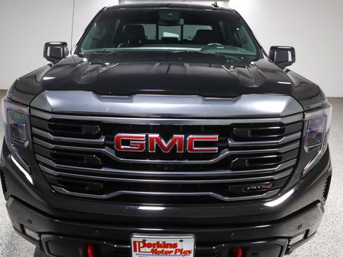 Used 2024 GMC Sierra 1500 AT4 w/ AT4 Preferred Package image 4