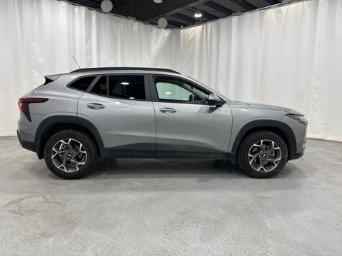 Certified 2026 Chevrolet Trax LT w/ LT Convenience Package FWD image 6