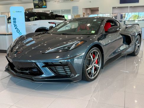 Used 2021 Chevrolet Corvette Stingray Preferred Cpe w/ Z51 Performance Package RWD image 3