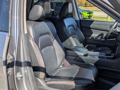 Used 2023 Nissan Pathfinder SL image 34