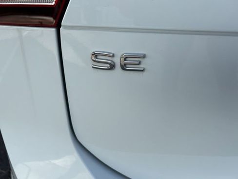 Certified 2024 Volkswagen Tiguan SE image 42