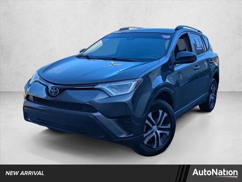 Used 2018 Toyota RAV4 LE image 1