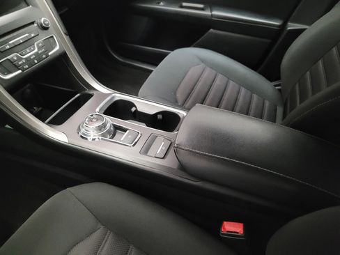 Used 2018 Ford Fusion SE w/ Fusion SE Technology Package FWD image 26