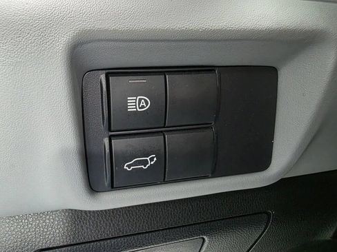 Used 2024 Toyota Highlander XLE AWD/4WD image 15