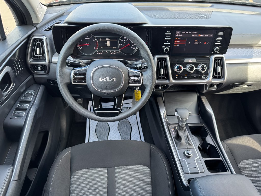 Used 2023 Kia Sorento LX FWD image 21