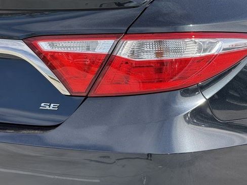 Used 2015 Toyota Camry SE image 2