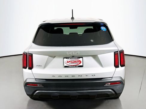 Certified 2022 Kia Sorento LX AWD/4WD image 16