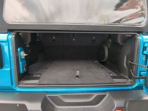 Used 2024 Jeep Wrangler Unlimited Sahara w/ Technology Group AWD/4WD image 14