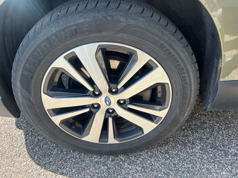 Used 2019 Subaru Outback 2.5i Limited AWD/4WD image 8