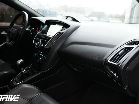 Used 2018 Ford Focus ST w/ Equipment Group 401A image 43