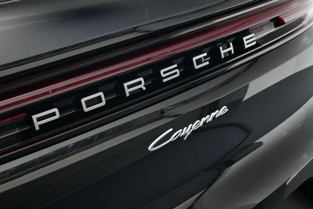 Used 2026 Porsche Cayenne AWD/4WD image 31