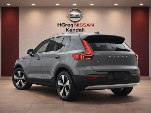 Used 2024 Volvo XC40 B5 Plus AWD/4WD image 2