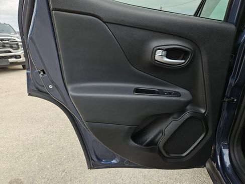 Certified 2023 Jeep Renegade Latitude image 15