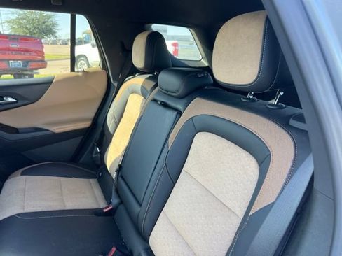Used 2025 Chevrolet Equinox ACTIV w/ Convenience Package III FWD image 11