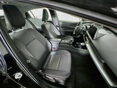 Used 2025 Toyota Prius LE FWD image 31