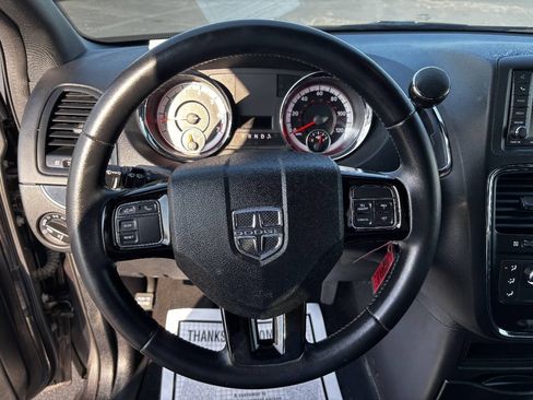 Used 2020 Dodge Grand Caravan SE FWD image 15